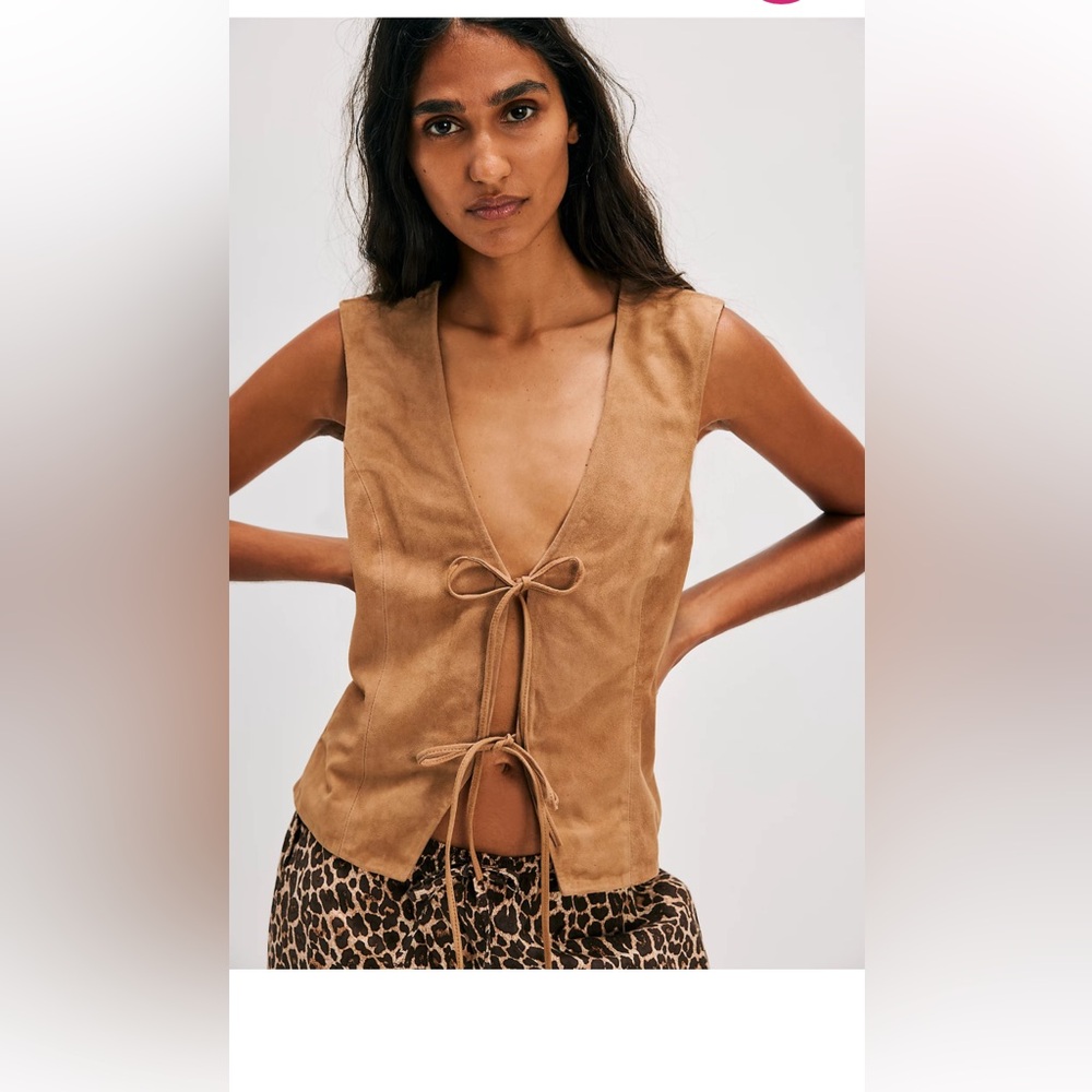 UNDERSTATED LEATHER 
Kerri Suede Bow Vest - Cognac M